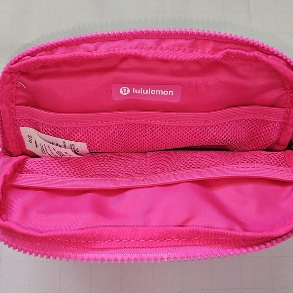 NWT Lululemon Athletica Everywhere Belt Bag 1L Fanny Pack Waist Bag SONIC PINK - Picture 4 of 8